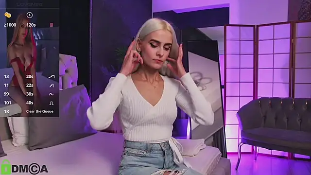 SelenaDaze online show from 21, 10, 2025