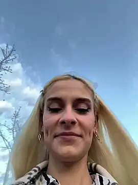 SelenaDaze online show from 14, 4, 2026