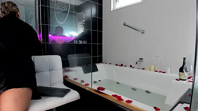 NicoleDiior online show from 8, 1, 2026