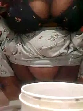 Dassing strip couple online show from 9, 6, 2026