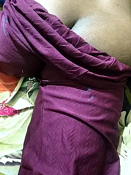 Dassing strip couple online show from 12, 3, 2026