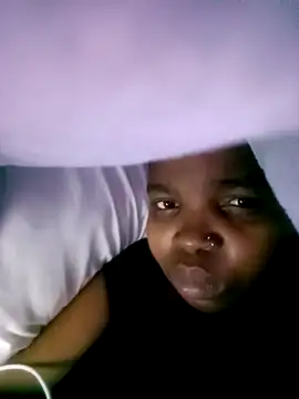 ShySexyBaddiexx online show from 10, 11, 2025