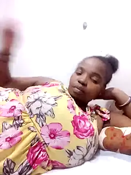 ShySexyBaddiexx online show from 26, 10, 2025