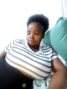 ShySexyBaddiexx online show from 12, 11, 2025