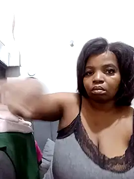 ShySexyBaddiexx online show from 28, 11, 2025