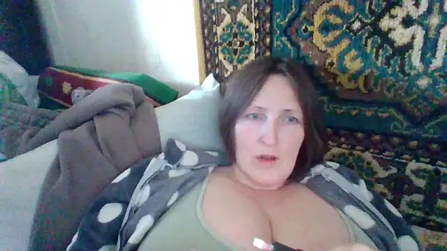 Snapshot of AllaSowinskaya chatting on 3, 11, 2025 AllaSowinskaya online show from 3, 11, 2025