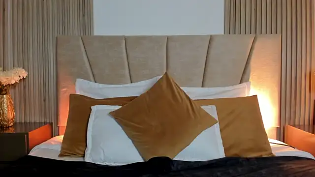 Victoria Beaumont online show from 6, 11, 2025