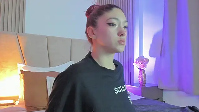 Victoria Beaumont online show from 3, 12, 2025