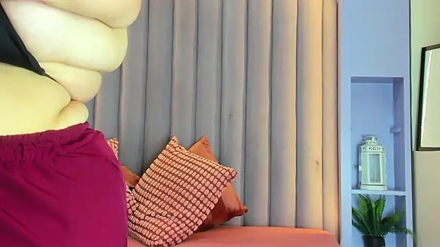 JenaCooper  online show from 7, 2, 2026