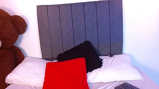 Emadelacroix online show from 29, 11, 2025