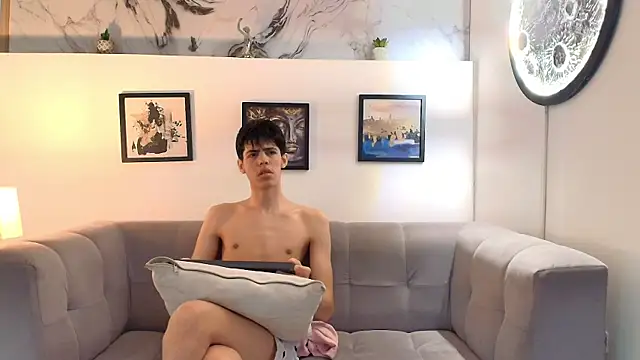 TWINKS FRIENDS online show from 30, 4, 2026