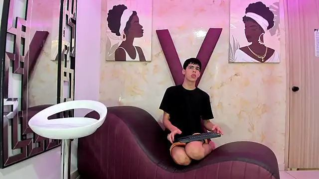 TWINKS FRIENDS online show from 12, 1, 2026