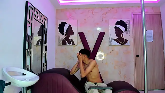 TWINKS FRIENDS online show from 4, 2, 2026