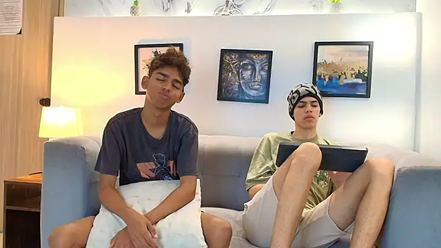 TWINKS FRIENDS online show from 10, 5, 2026
