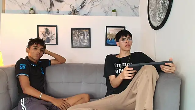 TWINKS FRIENDS online show from 18, 4, 2026