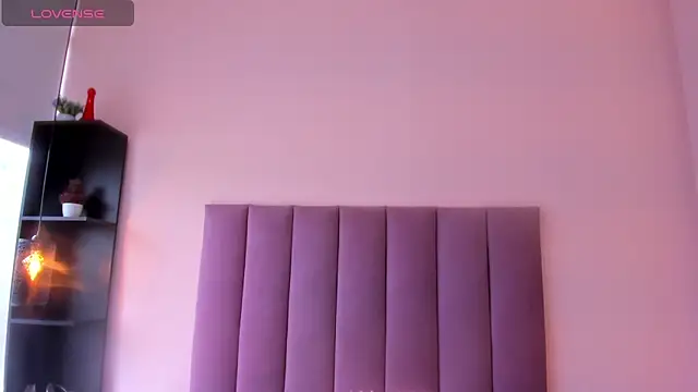 violet myerrs online show from 19, 12, 2025