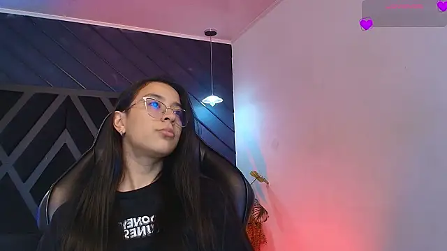 zoe martins  online show from 5, 3, 2026