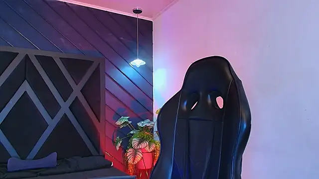 zoe martins  online show from 20, 4, 2026