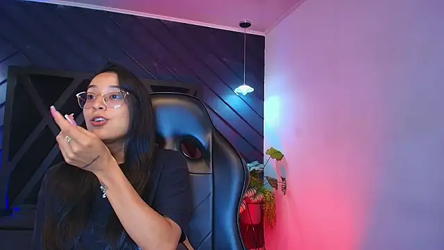 zoe martins  online show from 10, 4, 2026