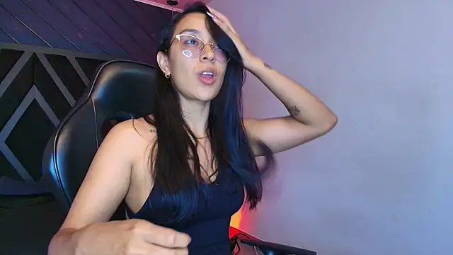 zoe martins  online show from 13, 4, 2026