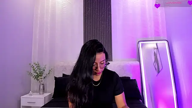 zoe martins  online show from 17, 7, 2026