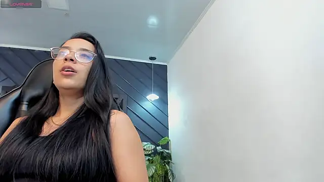 zoe martins  online show from 2, 12, 2025