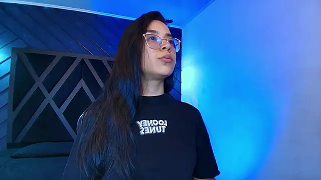 zoe martins  online show from 10, 3, 2026