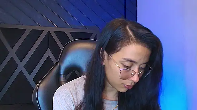 zoe martins  online show from 13, 3, 2026