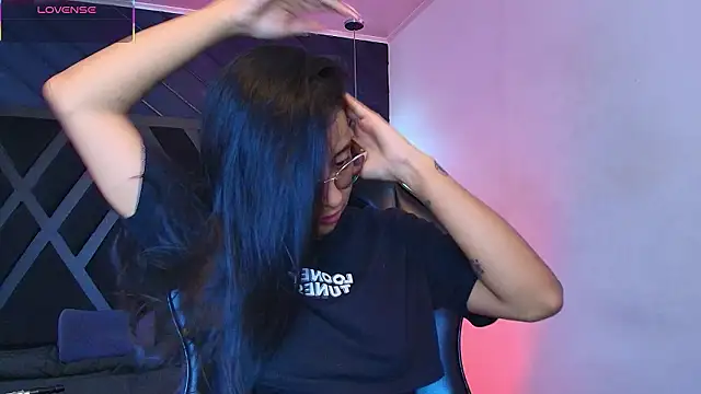 zoe martins  online show from 28, 3, 2026