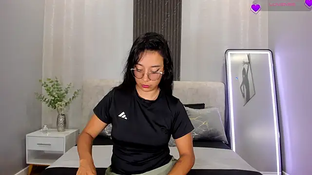zoe martins  online show from 10, 7, 2026