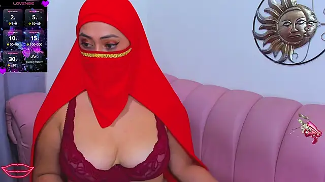 Snapshot of Aisha_Malek chatting on 17, 10, 2025 Aisha Malek online show from 17, 10, 2025