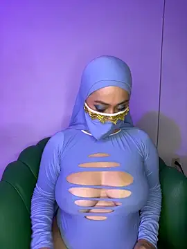 Snapshot of Aisha_Malek chatting on 4, 11, 2025 Aisha Malek online show from 4, 11, 2025