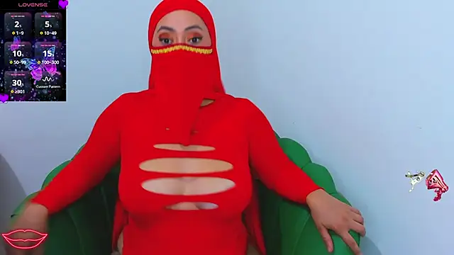 Snapshot of Aisha_Malek chatting on 10, 10, 2025 Aisha Malek online show from 10, 10, 2025