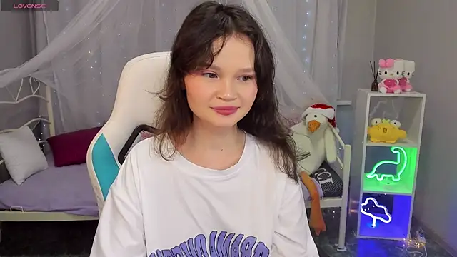 Snapshot of EmilyChaves chatting on 19, 12, 2025 EmilyChaves online show from 19, 12, 2025