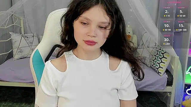 Snapshot of EmilyChaves chatting on 10, 2, 2026 EmilyChaves online show from 10, 2, 2026