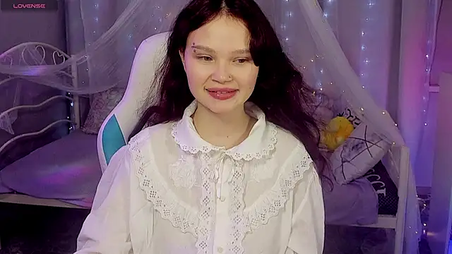 EmilyChaves online show from 6, 5, 2026