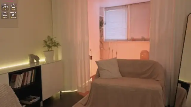 Snapshot of Alice_Sunrise chatting on 29, 10, 2025 Alice Sunrise online show from 29, 10, 2025