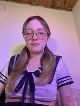Snapshot of ReenKitty chatting on 8, 7, 2026 ReenKitty online show from 8, 7, 2026