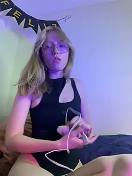 Snapshot of ReenKitty chatting on 10, 10, 2025 ReenKitty online show from 10, 10, 2025