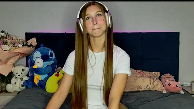 Snapshot of MissEmilyMiller chatting on 17, 10, 2025 MissEmilyMiller online show from 17, 10, 2025