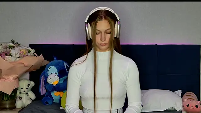 Snapshot of MissEmilyMiller chatting on 13, 10, 2025 MissEmilyMiller online show from 13, 10, 2025