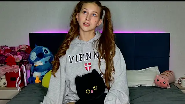 Snapshot of MissEmilyMiller chatting on 6, 11, 2025 MissEmilyMiller online show from 6, 11, 2025