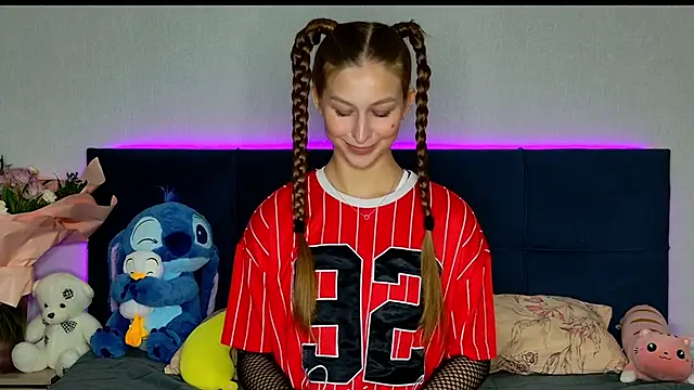 Snapshot of MissEmilyMiller chatting on 21, 10, 2025 MissEmilyMiller online show from 21, 10, 2025