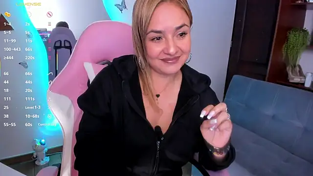 luciamature  online show from 8, 1, 2026