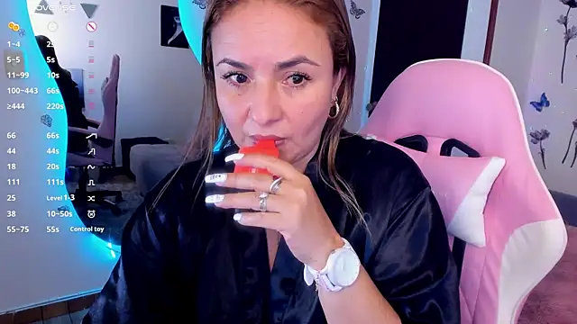 Snapshot of luciamature_ chatting on 25, 9, 2025 luciamature online show from 25, 9, 2025