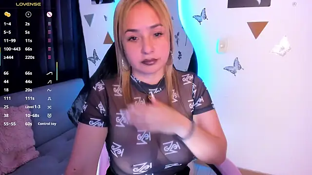 luciamature  online show from 18, 12, 2025