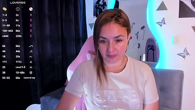 luciamature  online show from 9, 11, 2025