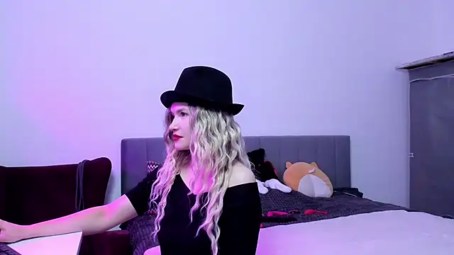 Snapshot of Katherine_Twilight chatting on 10, 10, 2025 Katherine Twilight online show from 10, 10, 2025