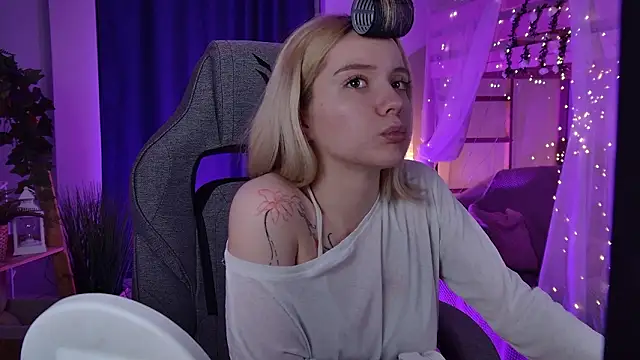 AuroraWrenfield online show from 25, 3, 2026