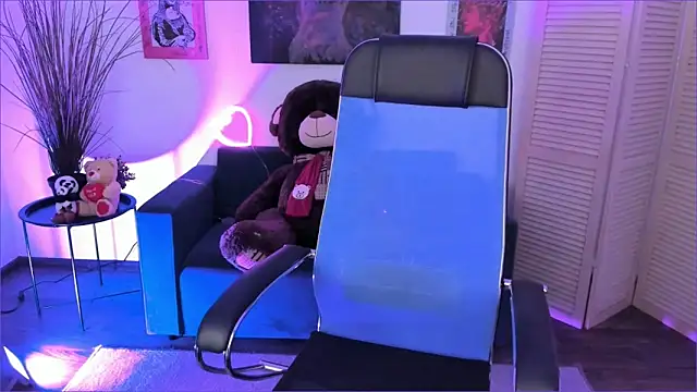 AuroraWrenfield online show from 3, 12, 2025